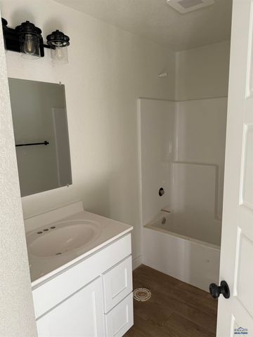 656 EAGLE CT, Box Elder, SD 57719