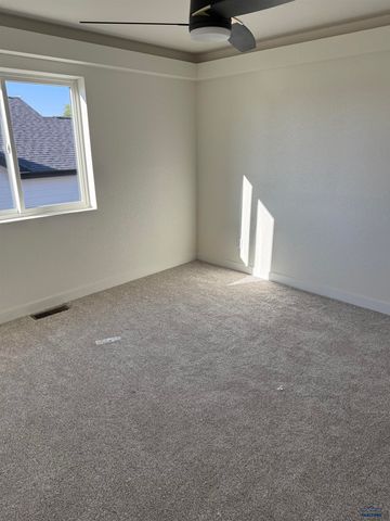 656 EAGLE CT, Box Elder, SD 57719