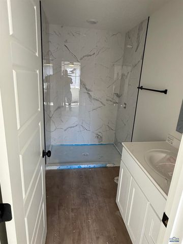 656 EAGLE CT, Box Elder, SD 57719