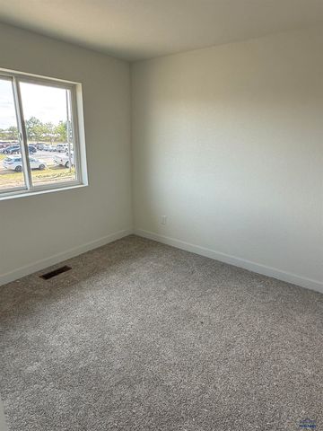 656 EAGLE CT, Box Elder, SD 57719