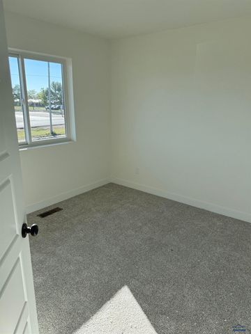 656 EAGLE CT, Box Elder, SD 57719