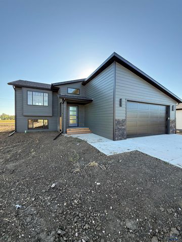 656 EAGLE CT, Box Elder, SD 57719