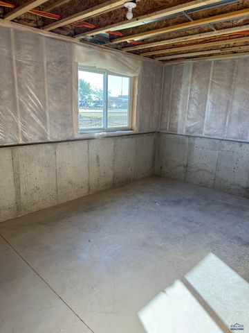 656 EAGLE CT, Box Elder, SD 57719