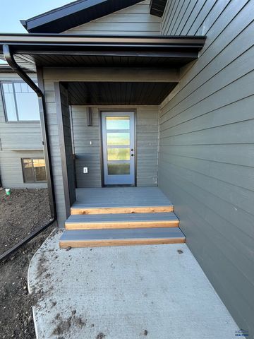 656 EAGLE CT, Box Elder, SD 57719