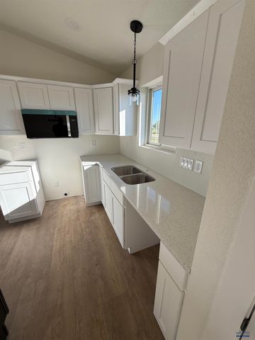 656 EAGLE CT, Box Elder, SD 57719