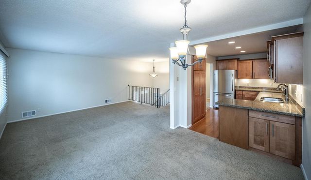 1711 W 140th Street, Burnsville, MN 55337