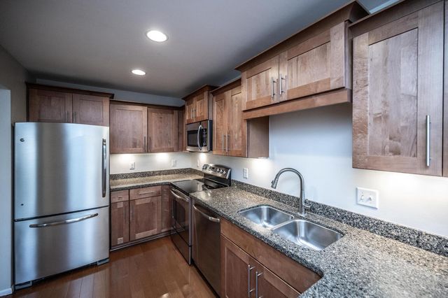 1711 W 140th Street, Burnsville, MN 55337