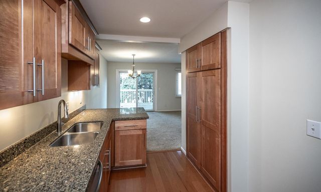 1711 W 140th Street, Burnsville, MN 55337