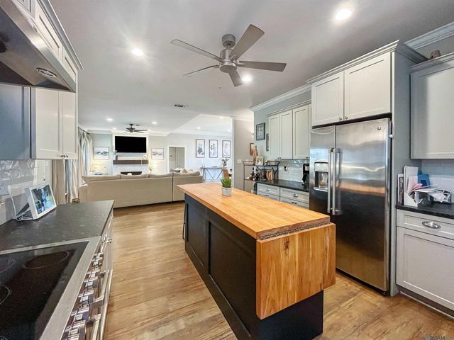 27780 Lakeshore Dr, Walker, LA 70785