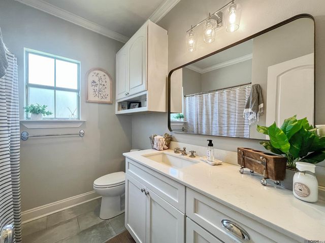 27780 Lakeshore Dr, Walker, LA 70785