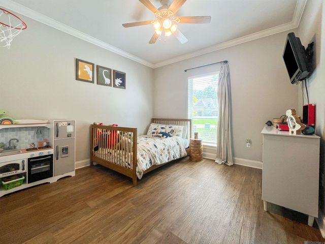 27780 Lakeshore Dr, Walker, LA 70785