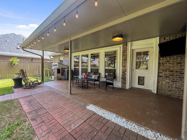 27780 Lakeshore Dr, Walker, LA 70785