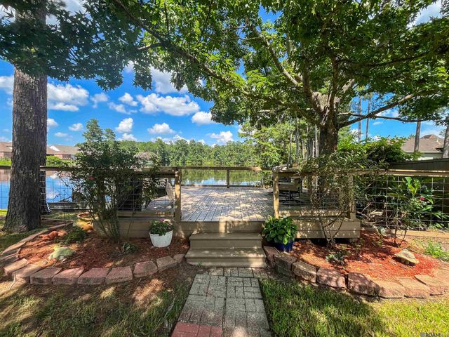 27780 Lakeshore Dr, Walker, LA 70785