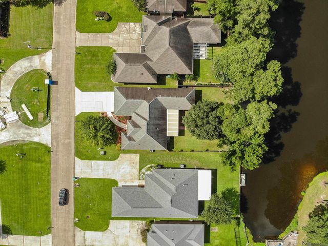 27780 Lakeshore Dr, Walker, LA 70785