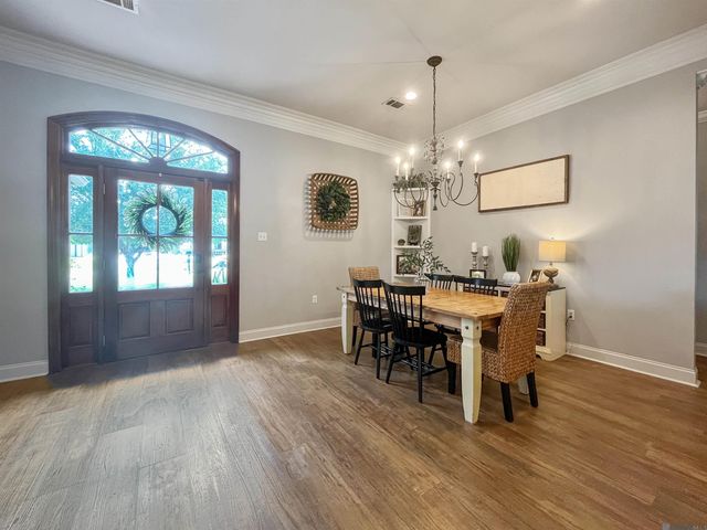 27780 Lakeshore Dr, Walker, LA 70785