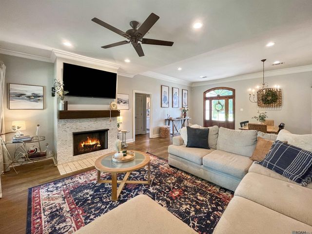 27780 Lakeshore Dr, Walker, LA 70785