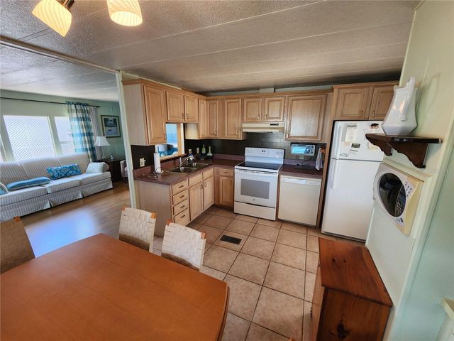 808 53RD AVENUE E 27, Bradenton, FL 34203