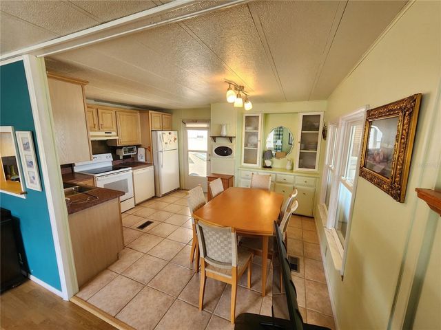 808 53RD AVENUE E 27, Bradenton, FL 34203