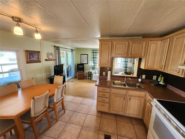 808 53RD AVENUE E 27, Bradenton, FL 34203