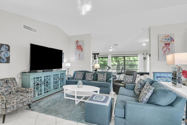 6335 Hitchin Post Way, Delray Beach, FL 33484