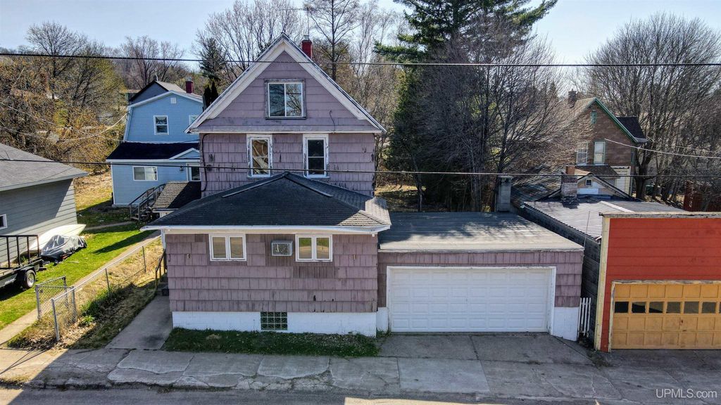 1015 Ethel Avenue, Hancock, MI 49930