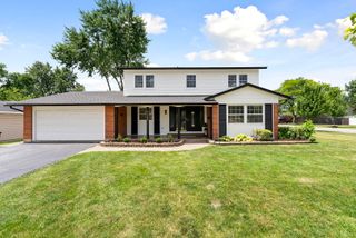 1100 LEICESTER Road, Elk Grove Village, IL 60007