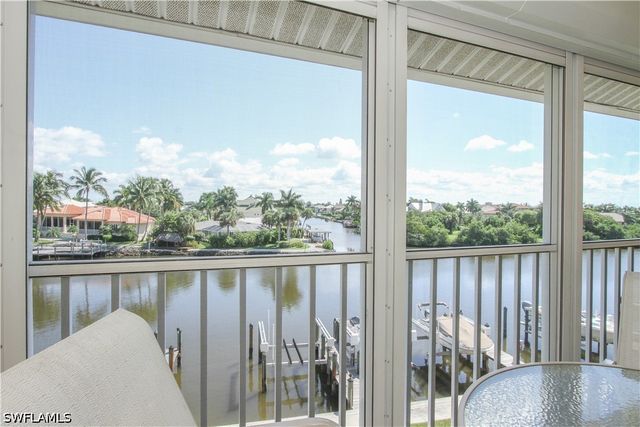 10686 Gulf Shore DR A302, Naples, FL 34108