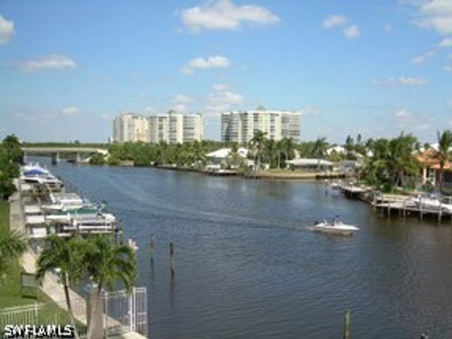 10686 Gulf Shore DR A302, Naples, FL 34108