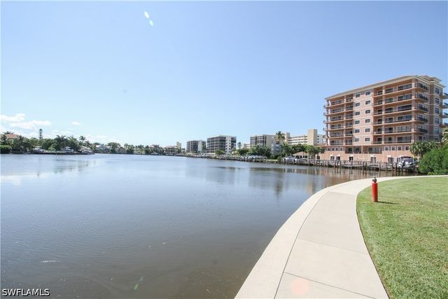 10686 Gulf Shore DR A302, Naples, FL 34108