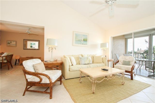 10686 Gulf Shore DR A302, Naples, FL 34108