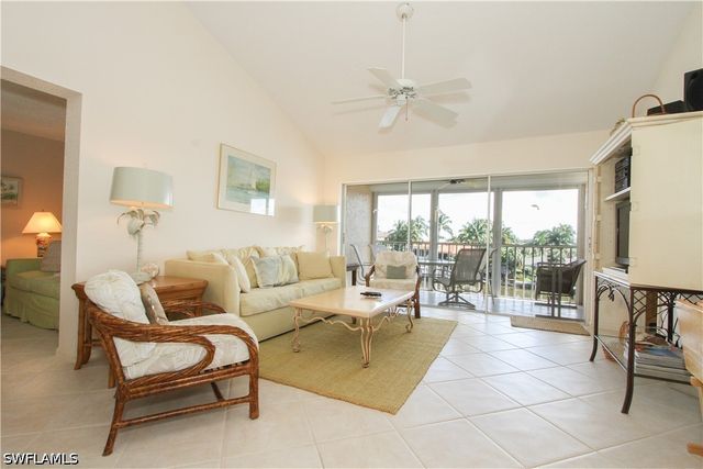 10686 Gulf Shore DR A302, Naples, FL 34108
