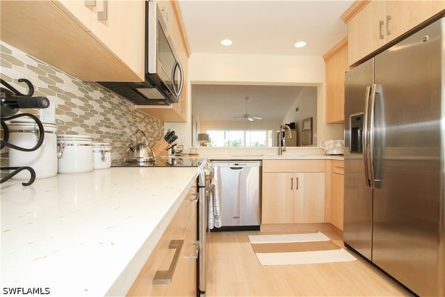 10686 Gulf Shore DR A302, Naples, FL 34108