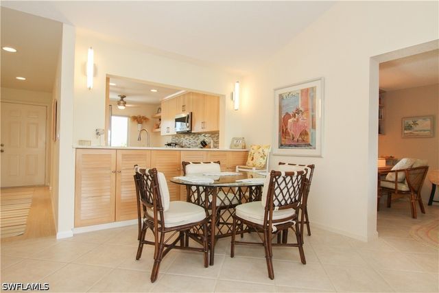 10686 Gulf Shore DR A302, Naples, FL 34108