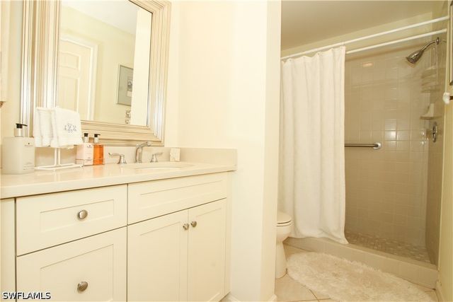 10686 Gulf Shore DR A302, Naples, FL 34108