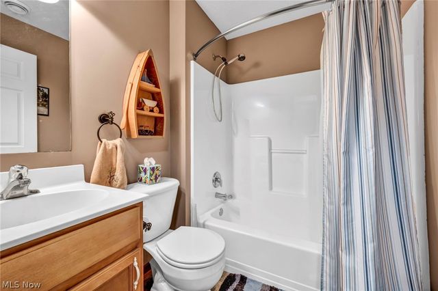 1259 SW Lauren Crest Street SW, Hartville, OH 44632