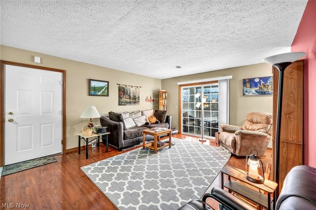 1259 SW Lauren Crest Street SW, Hartville, OH 44632