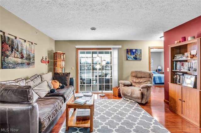 1259 SW Lauren Crest Street SW, Hartville, OH 44632