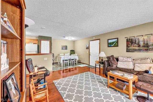 1259 SW Lauren Crest Street SW, Hartville, OH 44632