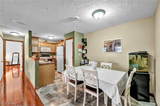 1259 SW Lauren Crest Street SW, Hartville, OH 44632