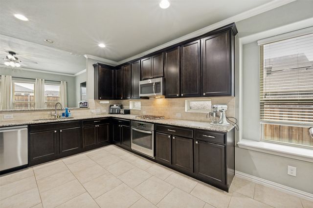 1636 Suncatcher Way, Fort Worth, TX 76052