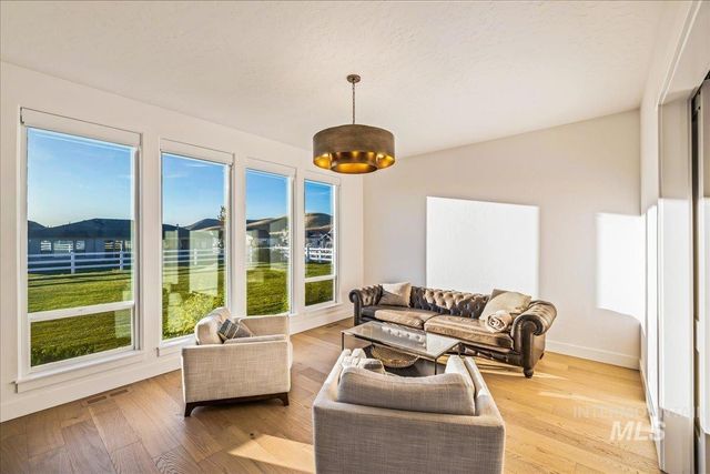 14437 N Woodpecker Avenue, Boise, ID 83714