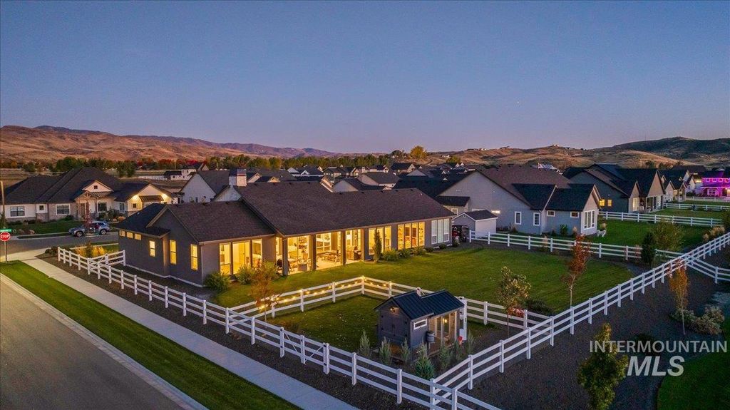 14437 N Woodpecker Avenue, Boise, ID 83714 photo 3