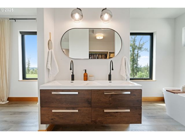 35224 Nw 32ND Ave, La Center, WA 98629