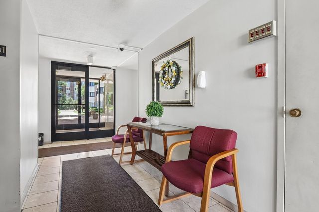 5500 W LINCOLN Avenue 111E, Morton Grove, IL 60053