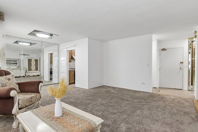 5500 W LINCOLN Avenue 111E, Morton Grove, IL 60053