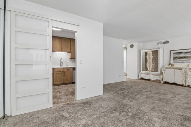 5500 W LINCOLN Avenue 111E, Morton Grove, IL 60053