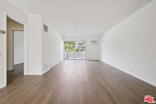 11121 Queensland Street H42, Los Angeles, CA 90034
