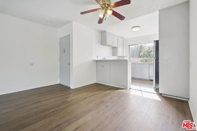 11121 Queensland Street H42, Los Angeles, CA 90034