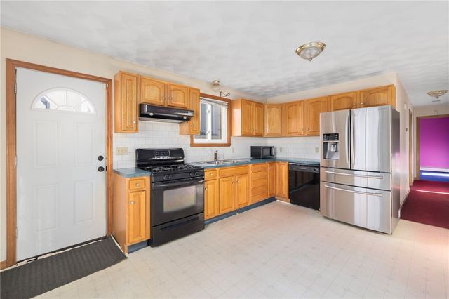 76 Moorefield Street, Providence, RI 02909