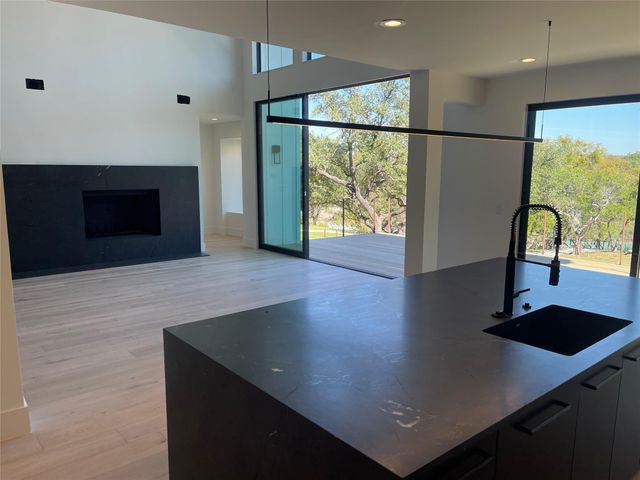 909 Cat Hollow Club DR, Spicewood, TX 78669